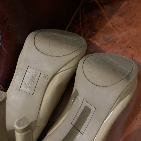 High heel shoes - Picture 6 of 6